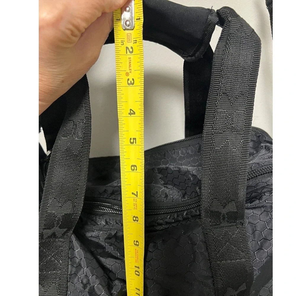 Under Armour Duffel Bag Unisex Small Black Pre-owned Honeycomb Ripstop Gym Bag